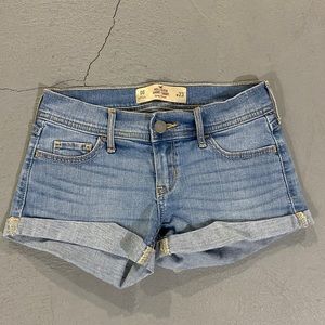 girl’s hollister jean shorts size 00